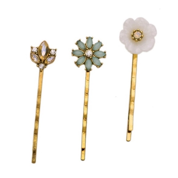 Pretty White Green Spring Floral Flower Rhinestone Hair Clips - Picture 1 of 6